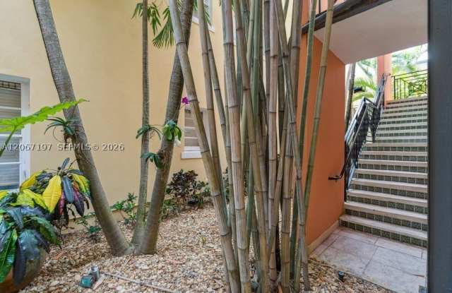 4812 Pine Tree Dr Gallery 2