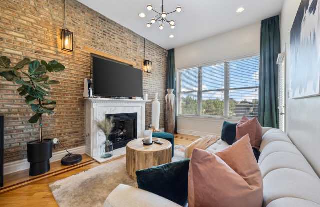 4902 S Forrestville Avenue Gallery 3