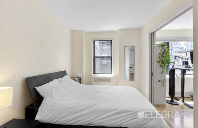 301 East 62nd Street Gallery 4