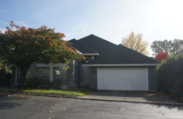Gorgeous Remodeled Home for Lease in Steamboat Landing - 13617 SE 36th St Gallery 1