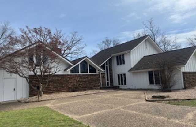 Rare Leasing Opportunity it in the Heart of Fort Smith/One Acre Lot w/City Views/Four Bed/3full+2Half Baths photos photos