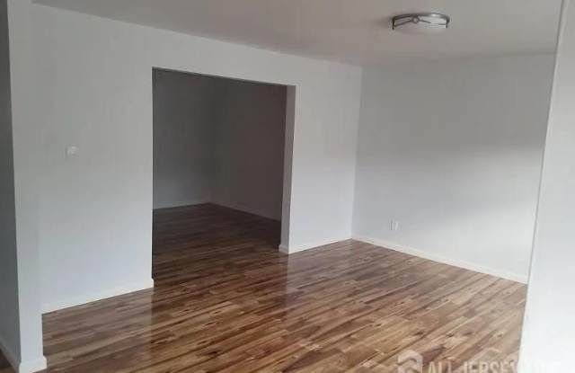 804 Maple Hill Drive Gallery 3