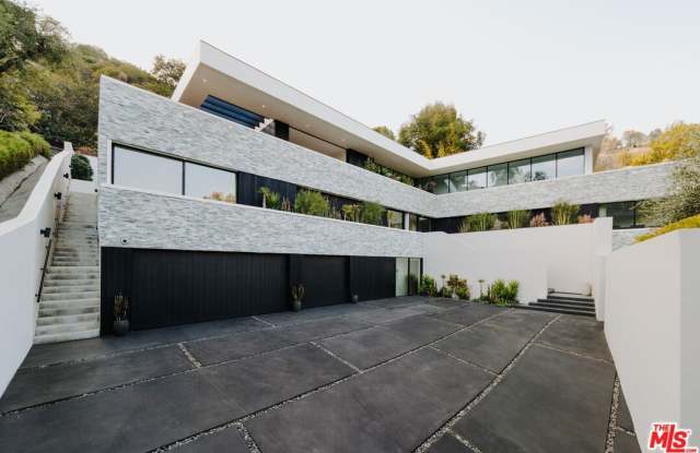 7681 Willow Glen Rd Gallery 4