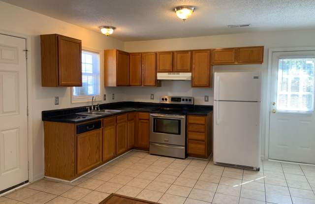 4 Bedroom Home close to HWY 421 & I40 Gallery 4
