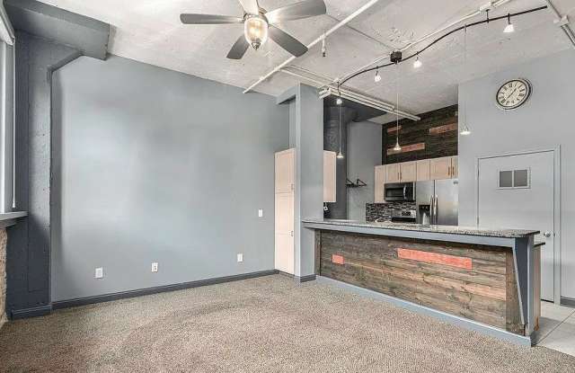 1024 Dodge St - 1024 Dodge Street, Omaha, NE 68102