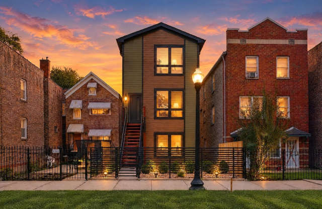 2307 S Marshall Boulevard Gallery 1