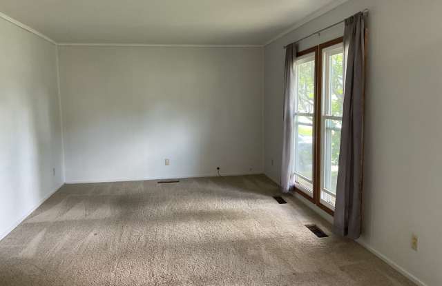 3360 Eastwood Dr Gallery 2