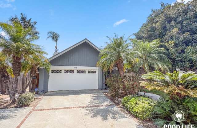 SD: Stunning 4BD/3BA Home in Vista with Panoramic Views, Private Balcony & Large Yard photos photos