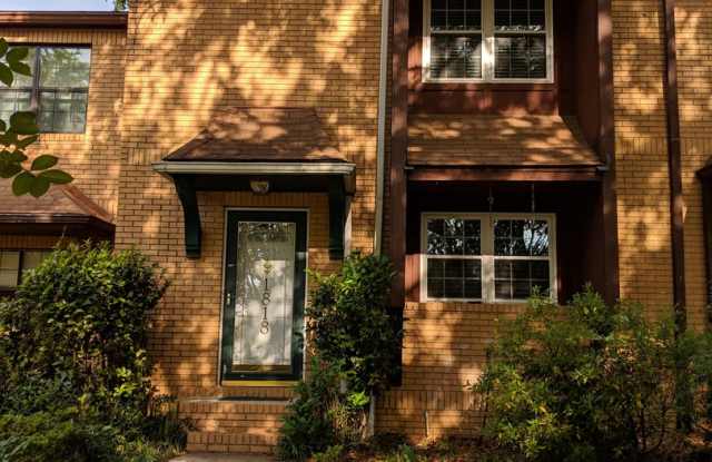 Spacious 2 Bedroom, 2 1/2 Bath Town House Overlooking Hilaman Golf Course.....$1300.00 Per Month!! photos photos