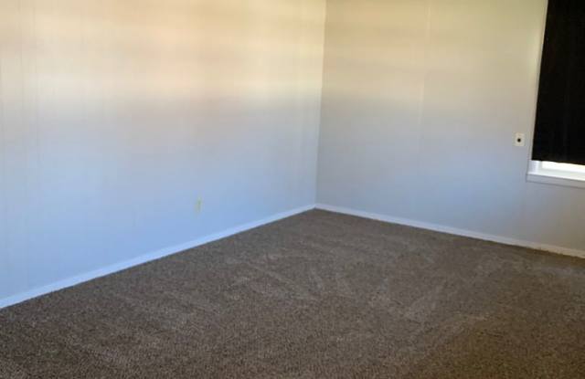 638 N Phelps Gallery 2