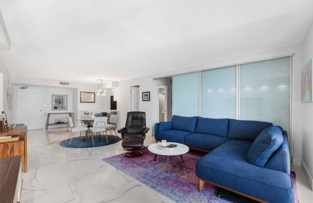6039 Collins Avenue Gallery 4