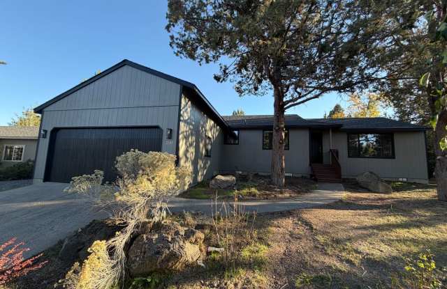 3 Bedroom / 2 Bathroom Home in NE Bend. Gallery 1