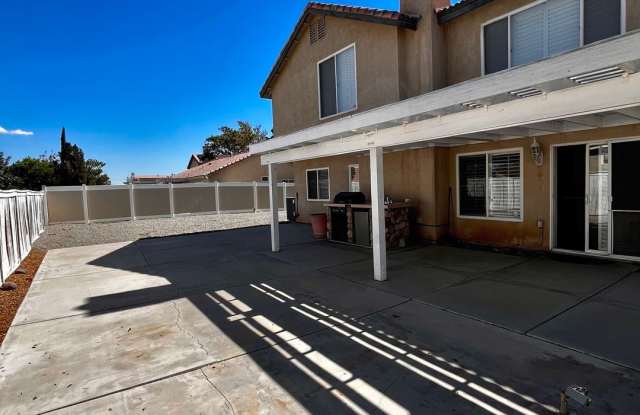 4-BEDROOM 3-BATHROOM HOUSE IN VICTORVILLE Gallery 4