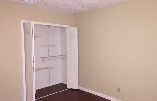 2401 Northlake Dr Gallery 4