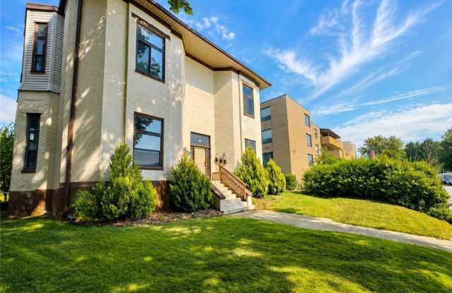 735 N Highland Gallery 3