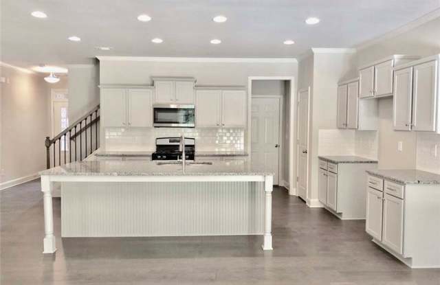 285 Holdings Drive Gallery 3