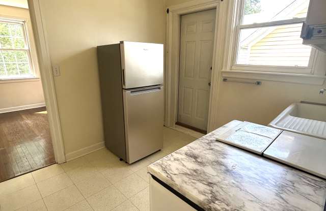 1762 West Morse Avenue Gallery 2
