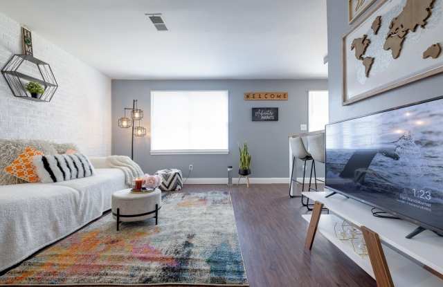 1050 N PARKWAY Ave photos photos