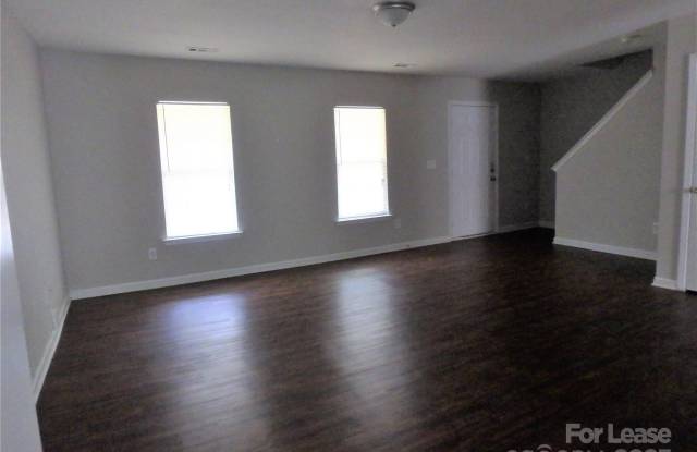5243 Henderson Circle Gallery 2