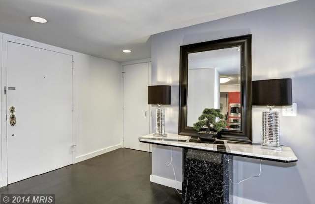 Application Fees Waived! Contemporary 2 Bed 2.5 Bath Condo in Georgetown's Iconic Flourmill Condominium. Gallery 4
