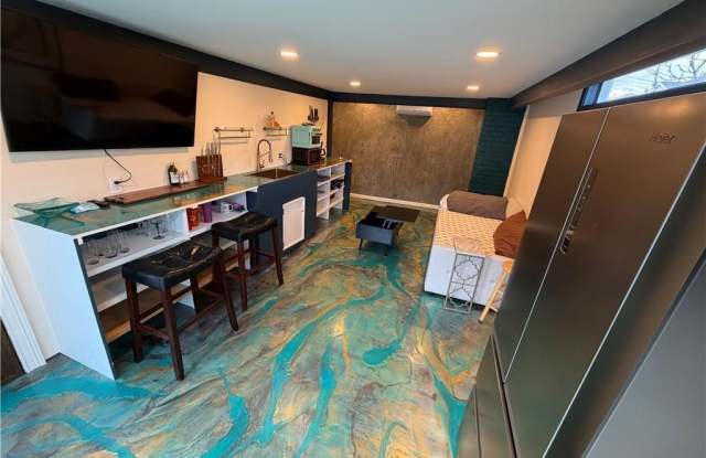 4025 VENDOME Place Gallery 4