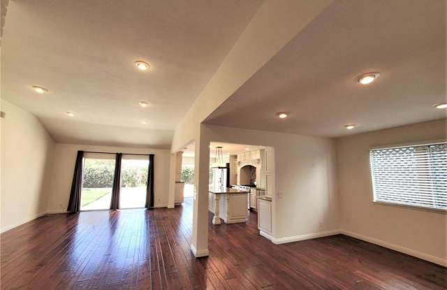 7 Dewey - 7 Dewey, Irvine, CA 92620