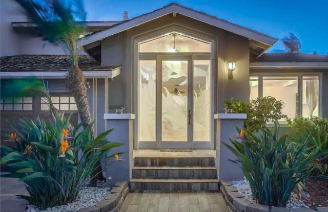 Luxury Bird Rock Retreat | 3BR Oasis w/ Pool, Ocean Views & Walk to Dining! Furnished - Month/Month Lease Gallery 3