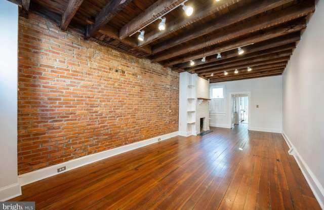 1913 E LOMBARD Street Gallery 2