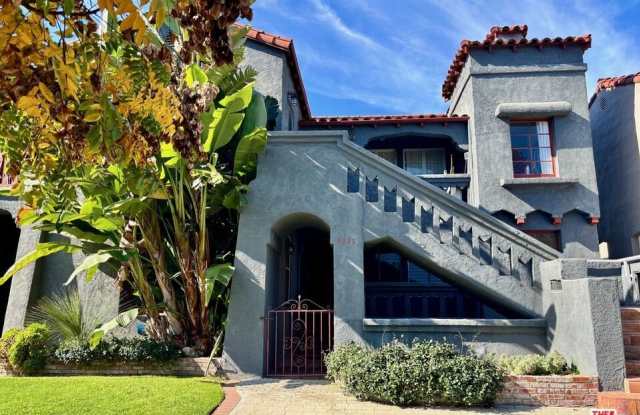 1075 S Ogden Dr photos photos