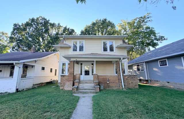 NOW SHOWING: 3 Bedroom/2.5 Bathroom Home located at 428 N Bancroft St. in Indianapolis, IN Gallery 1