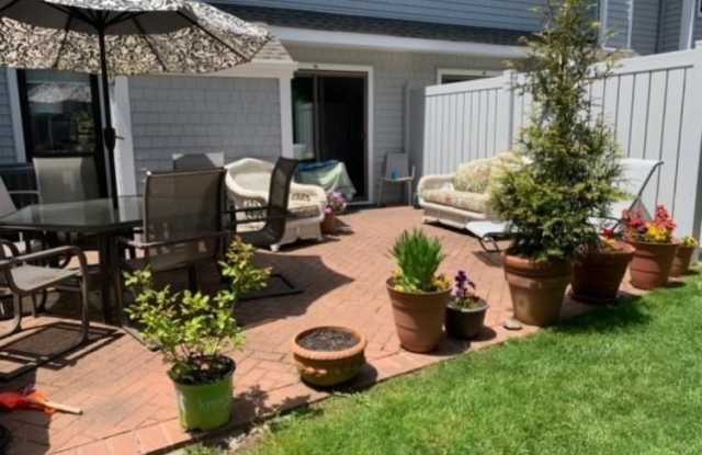 50 Hubbard Lane unit: 14 photos photos