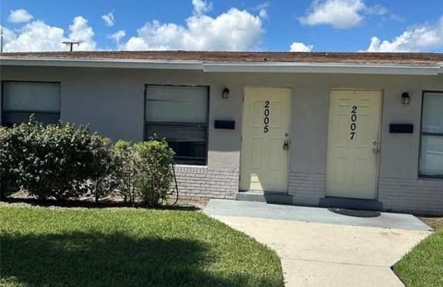 2005 A E Isaacs Ave - 2005 A E Isaacs Avenue, West Palm Beach, FL 33407