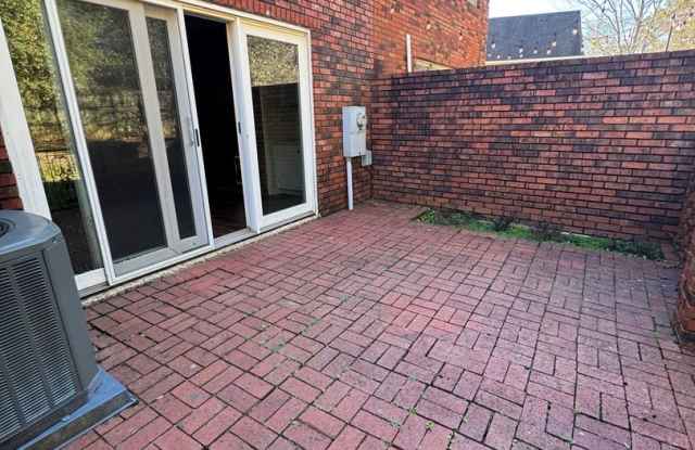 Spacious 2BR Townhome in Prime North of the River Location – Minutes from UA  Downtown photos photos