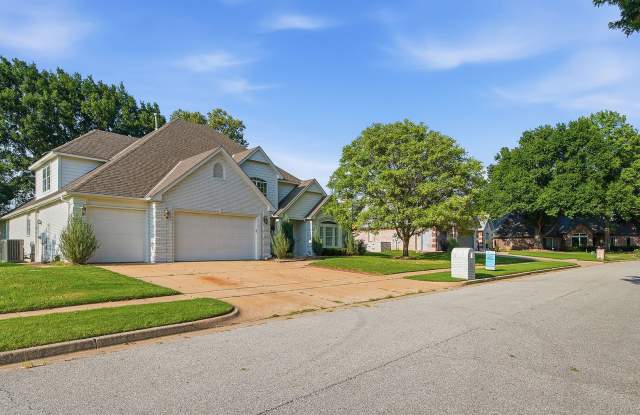 Spacious Home in Indian Springs with a Golf Course View! Gallery 3