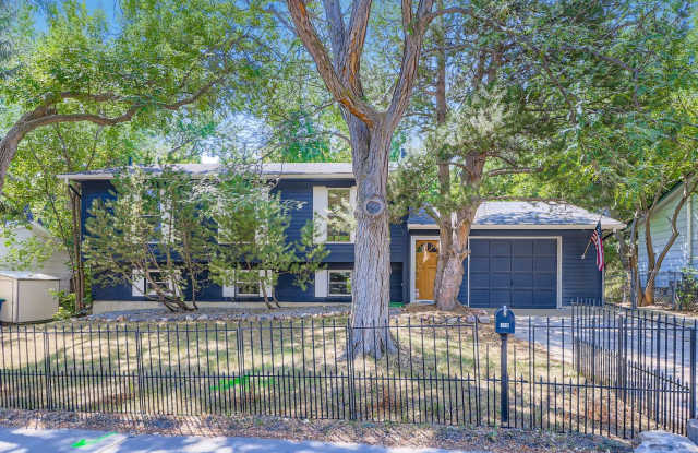 Recently Remodeled 4BD, 3BA Louisville Home photos photos