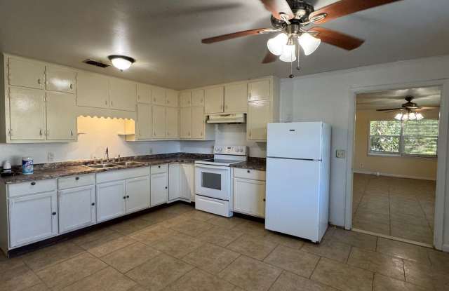 3 Bedroom 1 Bath home in Live Oak Gallery 4
