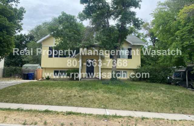 Come See This Beautiful 4Bedroom 2.5 Bathroom Home in Sandy!! photos photos