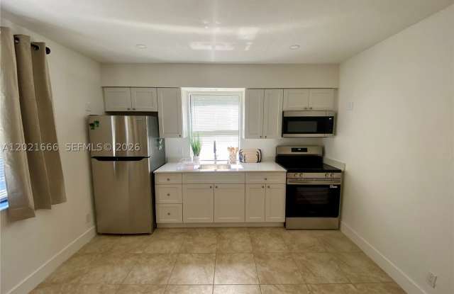 1112 N 61st Ter photos photos