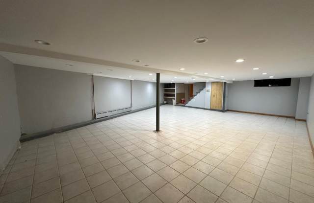2033 W PASSYUNK Avenue Gallery 4