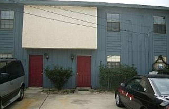Townhome Near the Beach, In the Heart of PCB! *SPECIAL: 1/2 OFF 1st Month's Rent* + *Military Incentive!* Gallery 1