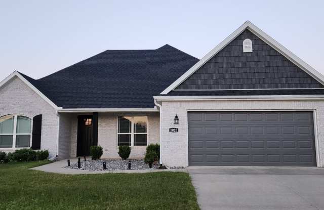 1020 Lakeview Drive Gallery 2