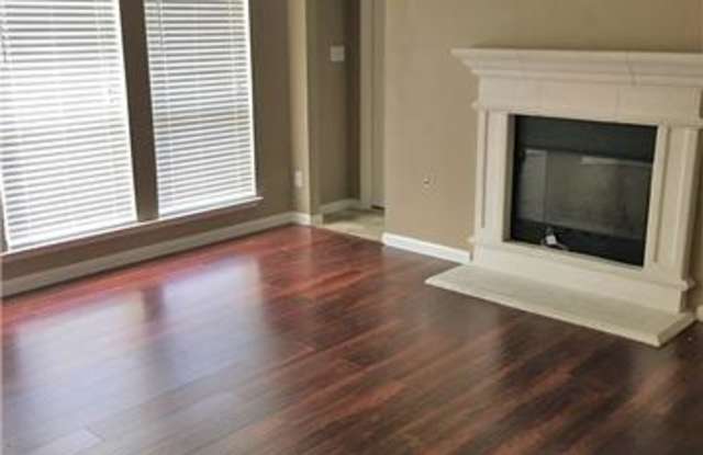 527 Hawken Drive Gallery 3