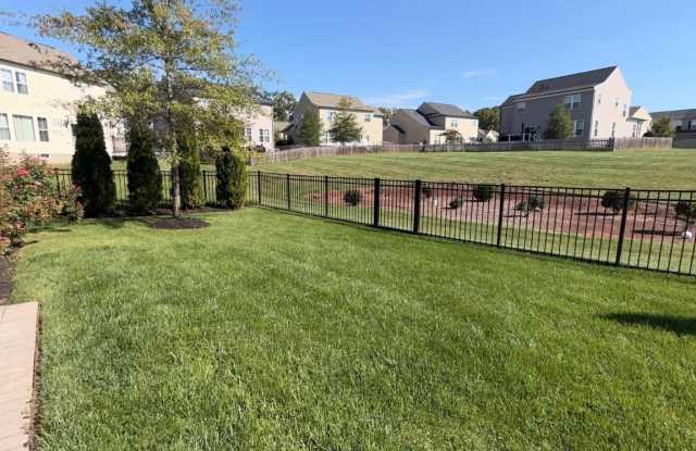 8139 SKYSTONE Loop Gallery 4