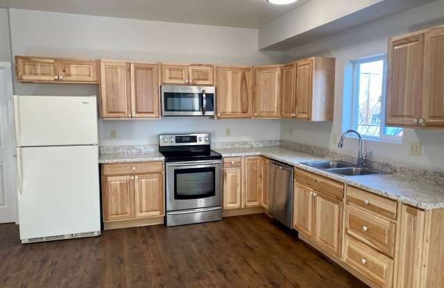 2 bed 2 full bath Duplex. Water/Sewer is included in monthly rent.  ****APPLICATION PENDING Gallery 1