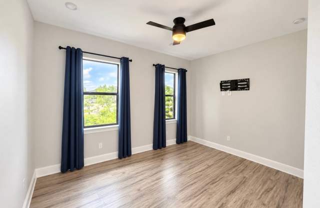 Waterfront Pool Home in Apollo Beach - 4 Bedroom / 3.5 Bath Gallery 4