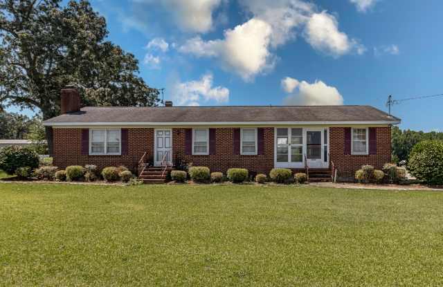 Brick Ranch in Pikeville! Lawn care included! photos photos