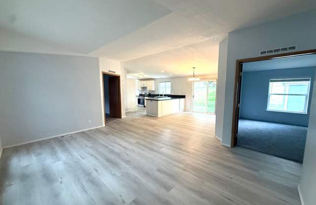 Beautiful 3-Bedroom Home + Office in a Great Kennewick Location Gallery 4