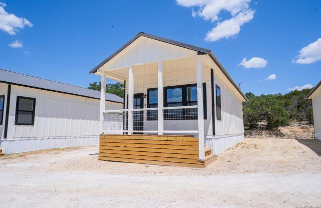1225 Texas Oaks Gallery 1