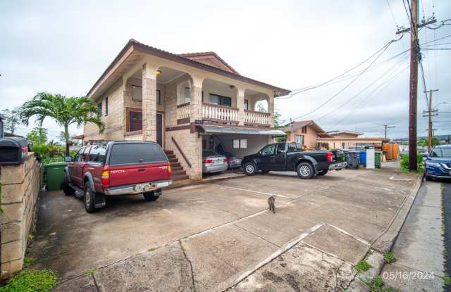 2BR/1BA/2PKG(TANDEM) DOWNSTAIRS UNIT IN ALIAMANU THREE PLEX Gallery 1