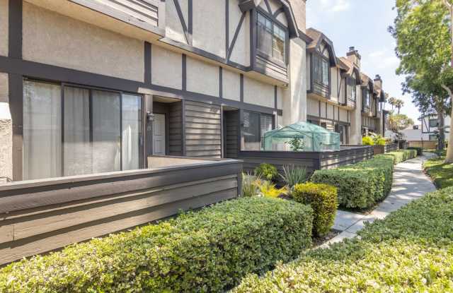 Beautifully Renovated 3-Bedroom Townhome in Reseda Gallery 4